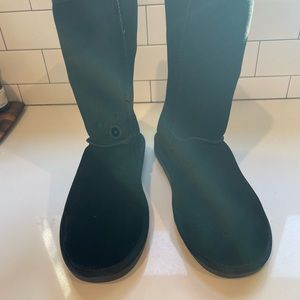 Minnetonka black shearling boots- brand new